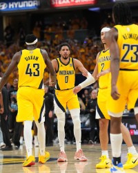 西亚卡姆：我爱我们球队的一切 打快打团队篮球 我知道我能帮上忙