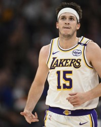 里夫斯：浓眉和克里斯蒂的离开很难受，但我们确实得到了一位天才