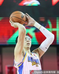 kaiyun-罚球是老毛病！周琦半场不到12分钟拿6分4板2助1帽 罚球仅8中4